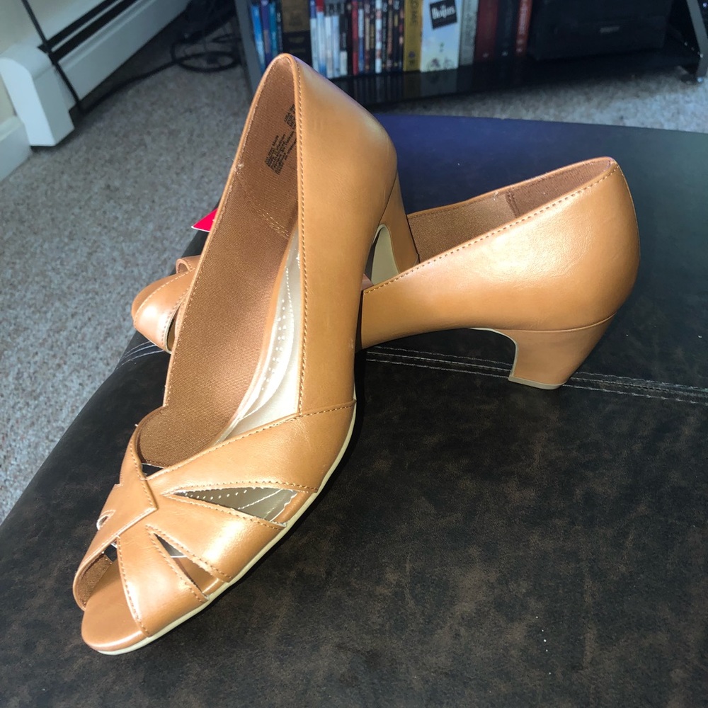BMWT Open Toe low heal Dexflex Comfort Pump 9W